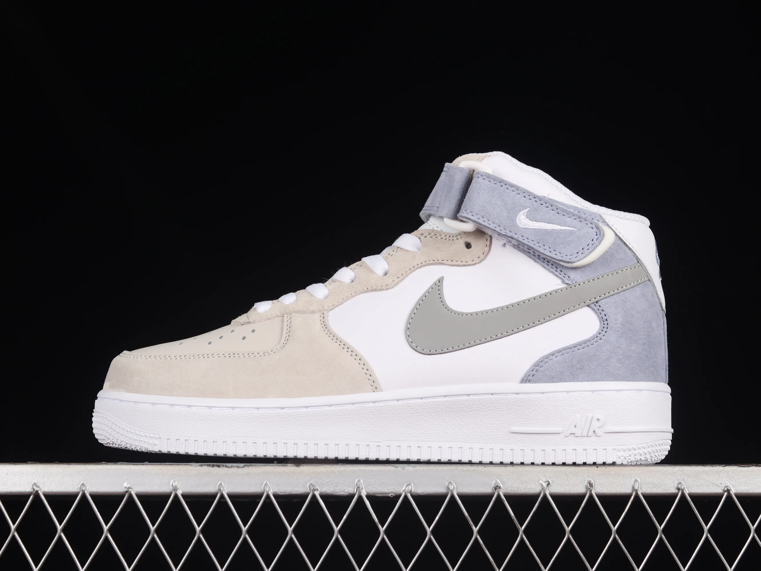 All categories Nk Air Force 1 Air Force series Nk Air Force 1 Mid Air Force mid-top Nk Air Force 1'07 Mid light gray and blue color Air Force 1 mid-top sports and leisure sneakers AL6896-557